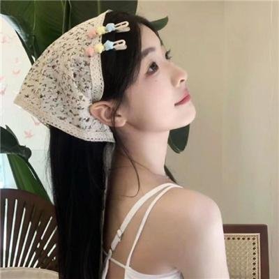 穿风信子蓝的少女
